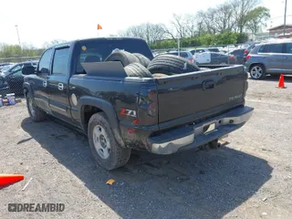 2005 Chevrolet Silverado 1500 LS with VIN 2GCEK13TX51227445, listed as a IAAI auction lot 41953780 with 231,860 mi miles. Bid and sale history available at carsss.com. Image 3.