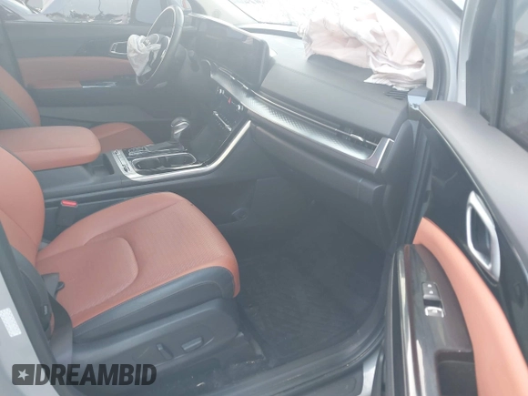 2024 Kia Carnival SX Prestige with VIN KNDNE5H35R6366419, listed as a IAAI auction lot 40725677 with 18,745 mi miles and . Bid and sale history available at DreamBid. Image 5.