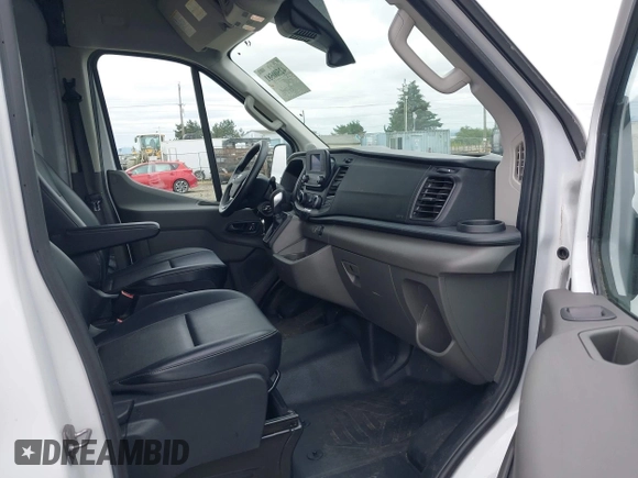 2024 Ford Transit Cargo z VIN 1FTBR3U86RKA14633, wystawiony jako IAAI lot #42500581 z przebiegiem 16 529 mil mil oraz . Historia ofert i sprzedaży dostępna na DreamBid. Obrazek 5.