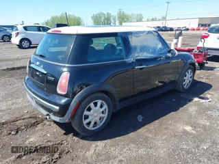 2003 MINI Hardtop z VIN WMWRC334X3TC44014, wystawiony jako IAAI lot #42301317 z przebiegiem 156 573 mil mil oraz . Historia ofert i sprzedaży dostępna na DreamBid. Obrazek 4.
