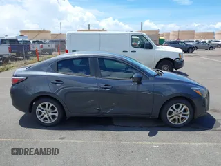 2016 Scion iA z VIN 3MYDLBZV5GY113222, wystawiony jako IAAI lot #42076460 z przebiegiem 112 249 mil mil oraz . Historia ofert i sprzedaży dostępna na DreamBid. Obrazek 13.