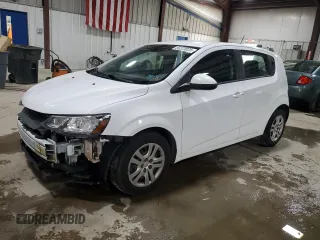 2020 Chevrolet Sonic LT z VIN 1G1JG6SB2L4117800, wystawiony jako Copart lot #55223025 z przebiegiem 79 777 mil mil oraz Szkody całkowita. Historia ofert i sprzedaży dostępna na DreamBid. Obrazek 1.