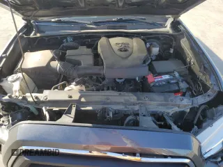2020 Toyota Tacoma SR5 z VIN 3TMAZ5CN8LM126431, wystawiony jako Copart lot #56073545 z przebiegiem 27 612 mil mil oraz Szkoda całkowita • Salvage title. Historia ofert i sprzedaży dostępna na DreamBid. Obrazek 11.