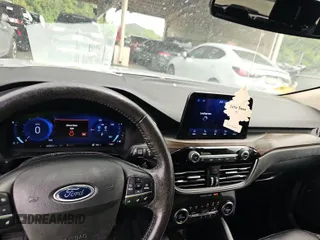 2020 Ford Escape Titanium Hybrid z VIN 1FMCU0DZ3LUB82649, wystawiony jako IAAI lot #42621618 z przebiegiem 46 265 mil mil oraz . Historia ofert i sprzedaży dostępna na DreamBid. Obrazek 13.
