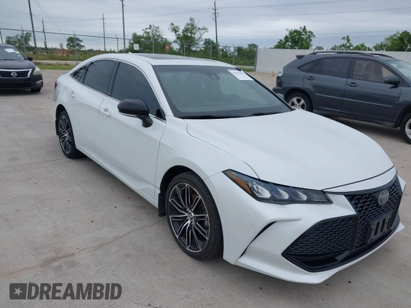 2019 Toyota Avalon XLE with VIN 4T1BZ1FB4KU032065, listed as a IAAI auction lot 42203393 with 109,649 mi miles. Bid and sale history available at carsss.com. Image 1.