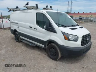 2019 Ford Transit z VIN 1FTYR1YG3KKB67475, wystawiony jako IAAI lot #42293822 z przebiegiem 125 529 mil mil oraz . Historia ofert i sprzedaży dostępna na DreamBid. Obrazek 1.