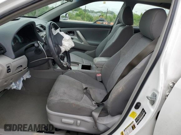 2011 Toyota Camry LE z VIN 4T1BF3EK6BU721532, wystawiony jako Copart lot #56635055 z przebiegiem 184 457 mil mil oraz Szkoda całkowita • Salvage title. Historia ofert i sprzedaży dostępna na DreamBid. Obrazek 7.