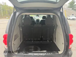 2019 Dodge Grand Caravan SE with VIN 2C4RDGBG2KR718687, listed as a Copart auction lot 55877605 with 199,604 mi miles and Clean Title. Bid and sale history available at DreamBid. Image 9.