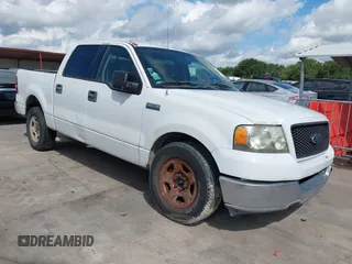 2004 Ford F-150 XLT z VIN 1FTRW12W64KC49734, wystawiony jako IAAI lot #42561627 z przebiegiem 193 751 mil mil oraz . Historia ofert i sprzedaży dostępna na DreamBid. Obrazek 1.