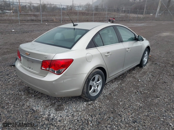 2014 Chevrolet Cruze 1LT with VIN 1G1PC5SB4E7471450, listed as a IAAI auction lot 41947965 with 99,352 mi miles. Bid and sale history available at carsss.com. Image 4.