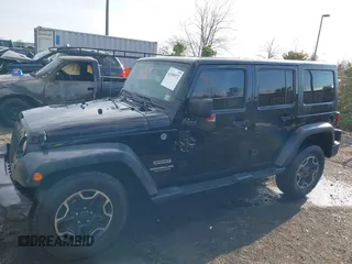 2013 Jeep Wrangler Unlimited Freedom z VIN 1C4BJWDG8DL648870, wystawiony jako IAAI lot #41909372 z przebiegiem 184 203 mil mil oraz . Historia ofert i sprzedaży dostępna na DreamBid. Obrazek 14.