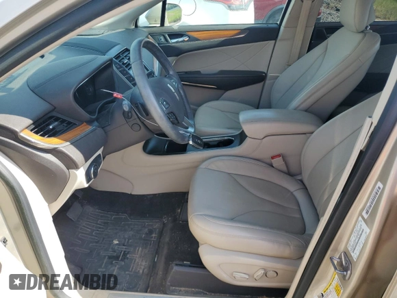 2017 Lincoln MKC Select with VIN 5LMCJ2D91HUL20326, listed as a Copart auction lot 55759715 with 52,352 mi miles and Salvage title. Bid and sale history available at DreamBid. Image 7.