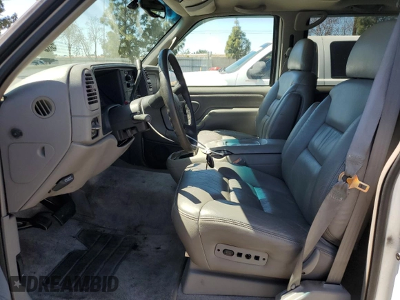 1999 Chevrolet Suburban with VIN 3GNEC16R0XG164600, listed as a Copart auction lot 49516445 with 105,747 mi miles and Salvage Title. Bid and sale history available at carsss.com. Image 7.