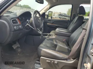 2009 GMC Sierra 2500HD Work Truck z VIN 1GTHK43K89F118521, wystawiony jako Copart lot #60003205 z przebiegiem 63 571 mil mil oraz Szkoda całkowita • Salvage title. Historia ofert i sprzedaży dostępna na DreamBid. Obrazek 7.