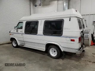 1990 GMC Vandura z VIN 1GDEG25K8L7521773, wystawiony jako Copart lot #84875104 z przebiegiem 171 457 mil mil oraz Tytuł czysty. Historia ofert i sprzedaży dostępna na DreamBid. Obrazek 2.