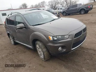 2013 Mitsubishi Outlander SE z VIN JA4JT3AW2DU013681, wystawiony jako IAAI lot #41722425 z przebiegiem 95 145 mil mil oraz . Historia ofert i sprzedaży dostępna na DreamBid. Obrazek 1.