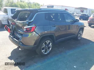 2018 Jeep Compass Limited with VIN 3C4NJDCB8JT284845, listed as a IAAI auction lot 42049290 with 59,210 mi miles and . Bid and sale history available at carsss.com. Image 4.