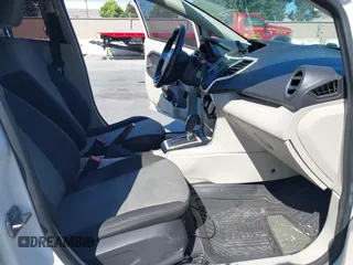 2013 Ford Fiesta S с VIN 3FADP4TJ3DM215650, выставлен на аукционе IAAI как лот 42462870 с пробегом 142 762 миль миль и . История ставок и продаж доступна на DreamBid. Изображение 5.
