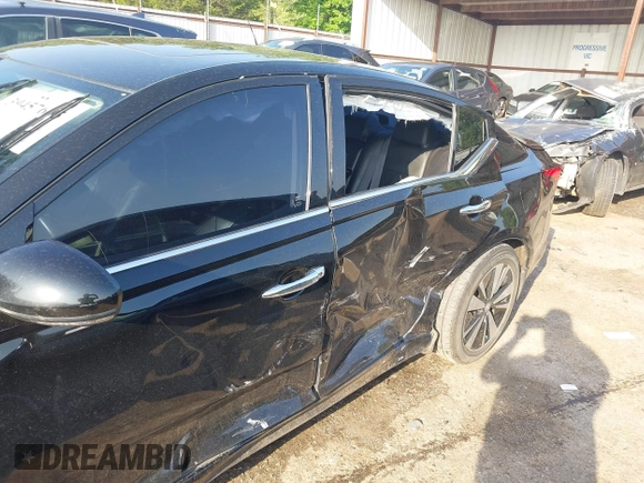2019 Nissan Altima 2.5 SL with VIN 1N4BL4EVXKC120729, listed as a IAAI auction lot 39457605 with 132,189 mi miles. Bid and sale history available at carsss.com. Image 6.