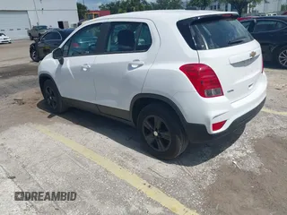 2020 Chevrolet Trax LS z VIN 3GNCJKSB2LL126640, wystawiony jako IAAI lot #42547540 z przebiegiem 86 058 mil mil oraz . Historia ofert i sprzedaży dostępna na DreamBid. Obrazek 3.