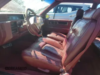 1991 Cadillac DeVille z VIN 1G6CD13B7M4306411, wystawiony jako Copart lot #50128155 z przebiegiem Nie podano mil oraz Szkoda całkowita • Salvage title. Historia ofert i sprzedaży dostępna na DreamBid. Obrazek 7.