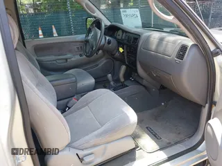 2004 Toyota Tacoma z VIN 5TEWN72N94Z356921, wystawiony jako IAAI lot #42541585 z przebiegiem 215 700 mil mil oraz . Historia ofert i sprzedaży dostępna na DreamBid. Obrazek 5.