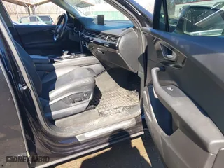 2017 Audi Q7 Premium Plus with VIN WA1LAAF79HD004552, listed as a IAAI auction lot 41643230 with 172,901 mi miles. Bid and sale history available at carsss.com. Image 5.