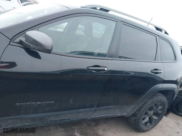 2018 Jeep Cherokee Trailhawk with VIN 1C4PJMBB6JD532865, listed as a IAAI auction lot 41362362 with 98,951 mi miles. Bid and sale history available at carsss.com. Image 14.