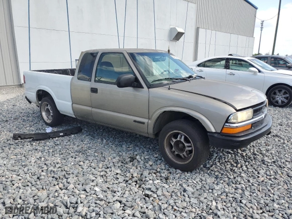 2003 Chevrolet S-10 with VIN 1GCCS19H938183538, listed as a Copart auction lot 52413985 with 0 mi miles and Salvage Title. Bid and sale history available at carsss.com. Image 4.