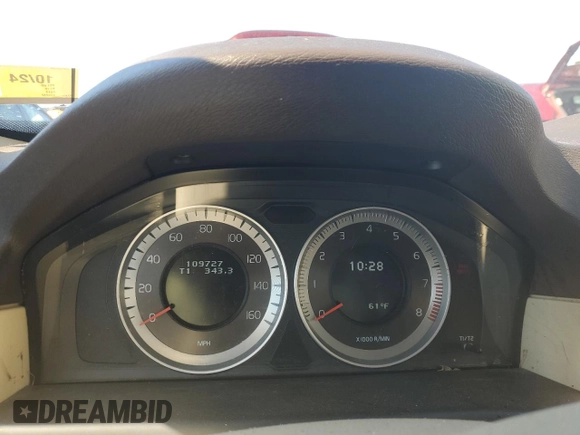 2013 Volvo XC70 T6 with VIN YV4902BZ1D1151232, listed as a Copart auction lot 48336725 with 109,727 mi miles and Salvage Title. Bid and sale history available at DreamBid. Image 9.