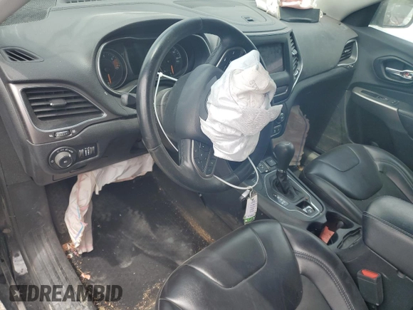 2019 Jeep Cherokee Latitude Plus z VIN 1C4PJMLBXKD409716, wystawiony jako Copart lot #56367955 z przebiegiem 53 831 mil mil oraz Szkoda całkowita • Salvage title. Historia ofert i sprzedaży dostępna na DreamBid. Obrazek 8.