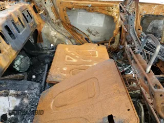 2014 Ford Fiesta S z VIN 3FADP4AJ2EM128522, wystawiony jako Copart lot #54676375 z przebiegiem Nie podano mil oraz Nie do naprawy • Non repairable. Historia ofert i sprzedaży dostępna na DreamBid. Obrazek 10.