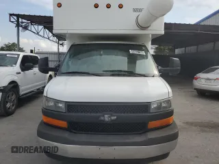 2018 Chevrolet Express Commercial with VIN 1GB0GSFG9J1165475, listed as a Copart auction lot 49837155 with 419,511 mi miles and Clean Title. Bid and sale history available at carsss.com. Image 5.