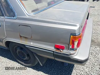 1986 Toyota Camry z VIN JT2SV16E1G0439200, wystawiony jako IAAI lot #42395141 z przebiegiem 159 698 mil mil oraz . Historia ofert i sprzedaży dostępna na DreamBid. Obrazek 6.