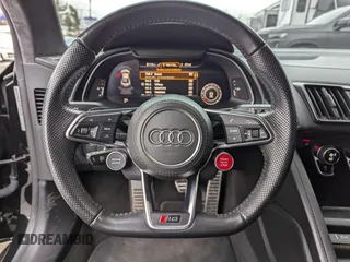 2018 Audi R8 V10 z VIN WUAEAAFX3J7900500, wystawiony jako Copart lot #45354755 z przebiegiem 33 376 mil mil oraz Czysty tytuł • Clean title. Historia ofert i sprzedaży dostępna na DreamBid. Obrazek 8.