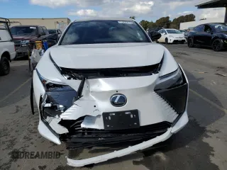 2023 Lexus RZ 450e Premium z VIN JTJAAAAB7PA021503, wystawiony jako Copart lot #41259754 z przebiegiem 1150 mil mil oraz . Historia ofert i sprzedaży dostępna na DreamBid. Obrazek 5.