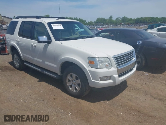2010 Ford Explorer z VIN 1FMEU7D88AUB13090, wystawiony jako IAAI lot #42364672 z przebiegiem 158 973 mil mil oraz . Historia ofert i sprzedaży dostępna na DreamBid. Obrazek 1.