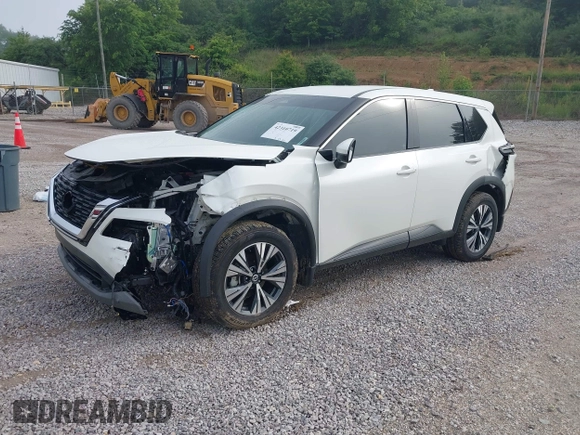 2021 Nissan Rogue SV z VIN 5N1AT3BB7MC796015, wystawiony jako IAAI lot #42310719 z przebiegiem 51 666 mil mil oraz . Historia ofert i sprzedaży dostępna na DreamBid. Obrazek 2.