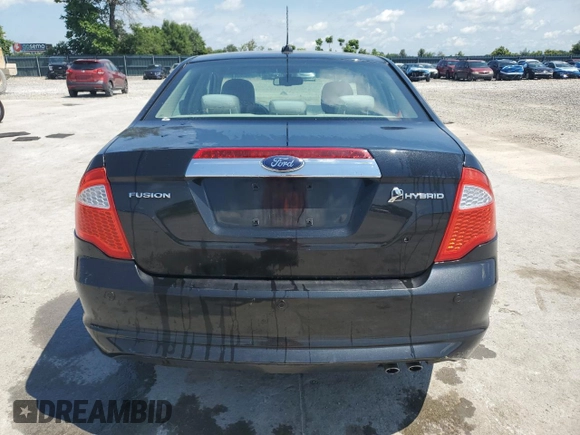 2010 Ford Fusion Hybrid z VIN 3FADP0L36AR176691, wystawiony jako Copart lot #61957685 z przebiegiem 105 452 mil mil oraz Czysty tytuł • Clean title. Historia ofert i sprzedaży dostępna na DreamBid. Obrazek 6.