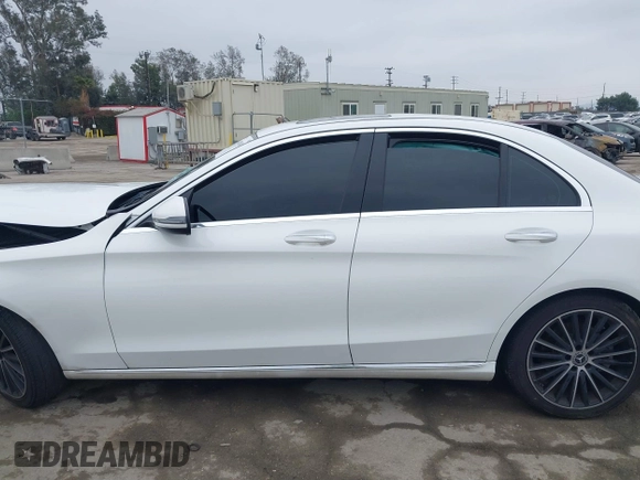 2019 Mercedes-Benz C 300 с VIN 55SWF8DB2KU309300, выставлен на аукционе IAAI как лот 41894814 с пробегом 50 745 миль миль и . История ставок и продаж доступна на DreamBid. Изображение 13.