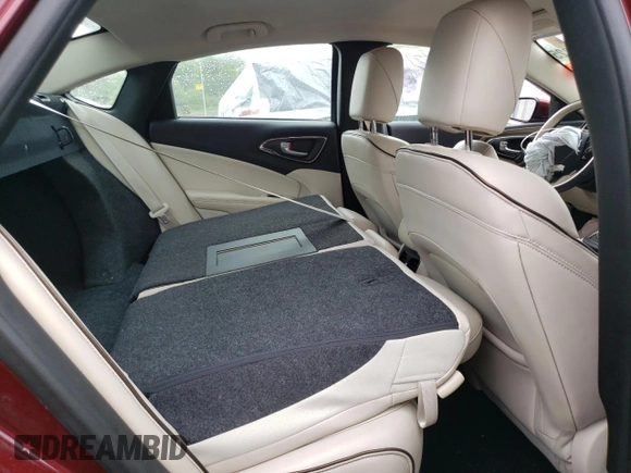 2015 Chrysler 200 C z VIN 1C3CCCEG7FN584277, wystawiony jako Copart lot #56984225 z przebiegiem 112 377 mil mil oraz Szkoda całkowita • Salvage title. Historia ofert i sprzedaży dostępna na DreamBid. Obrazek 10.