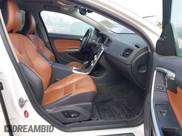 2015 Volvo V60 Cross Country T5 with VIN YV4612HK7F1001607, listed as a IAAI auction lot 41216339 with 138,069 mi miles. Bid and sale history available at carsss.com. Image 5.