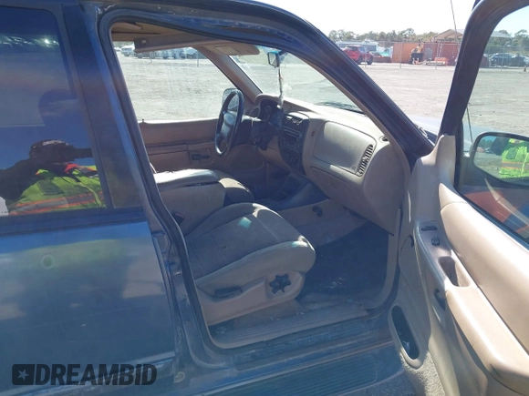 2000 Ford Explorer XLT с VIN 1FMZU63E4YZB16522, выставлен на аукционе IAAI как лот 41104271 с пробегом 259 369 миль миль и . История ставок и продаж доступна на DreamBid. Изображение 5.