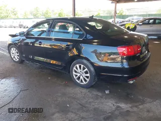 2014 Volkswagen Jetta SE with VIN 3VWD17AJ7EM399621, listed as a IAAI auction lot 42529650 with 117,825 mi miles and . Bid and sale history available at DreamBid. Image 3.