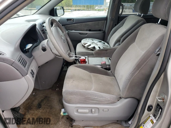 2008 Toyota Sienna CE z VIN 5TDZK23C98S142438, wystawiony jako Copart lot #54898675 z przebiegiem 211 400 mil mil oraz Szkoda całkowita • Salvage title. Historia ofert i sprzedaży dostępna na DreamBid. Obrazek 7.