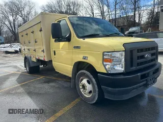 2021 Ford Econoline Cargo with VIN 1FDXE4FN1MDC34409, listed as a Copart auction lot 48386205 with 99,008 mi miles and Clean Title. Bid and sale history available at DreamBid. Image 4.