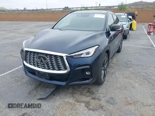 2022 Infiniti QX55 Luxe z VIN 3PCAJ5J32NF112458, wystawiony jako IAAI lot #42419908 z przebiegiem 85 557 mil mil oraz . Historia ofert i sprzedaży dostępna na DreamBid. Obrazek 18.