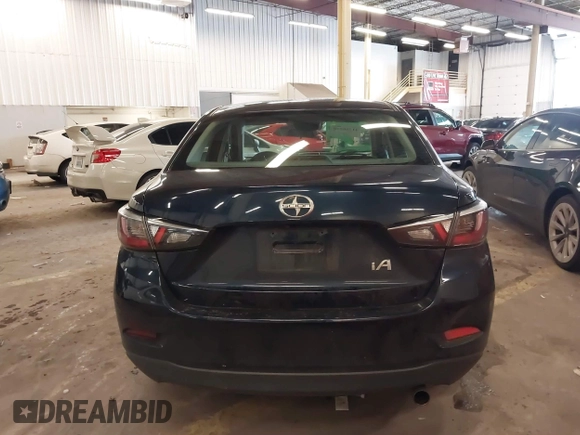 2016 Scion iA z VIN 3MYDLBZV5GY103533, wystawiony jako IAAI lot #41756270 z przebiegiem 59 290 mil mil oraz . Historia ofert i sprzedaży dostępna na DreamBid. Obrazek 16.