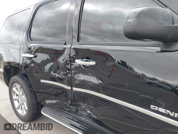 2013 GMC Yukon Denali with VIN 1GKS2EEF2DR348109, listed as a IAAI auction lot 41895426 with 121,590 mi miles. Bid and sale history available at carsss.com. Image 6.