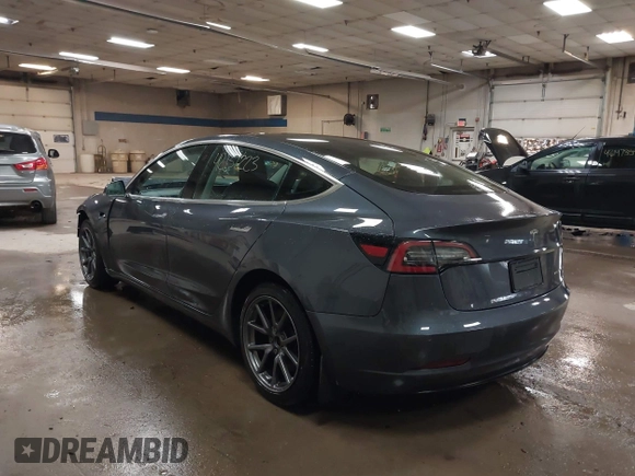 2020 Tesla Model 3 Long Range z VIN 5YJ3E1EB0LF800804, wystawiony jako IAAI lot #42137223 z przebiegiem 52 482 mil mil oraz . Historia ofert i sprzedaży dostępna na DreamBid. Obrazek 3.